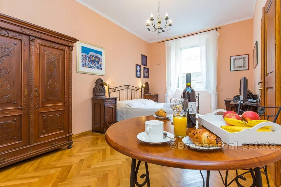 kamena kuća, u centru grada, na prodaju - slika 2