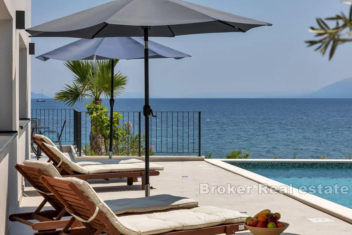 Luksuzni apartman u prvom redu do mora - Hvar
