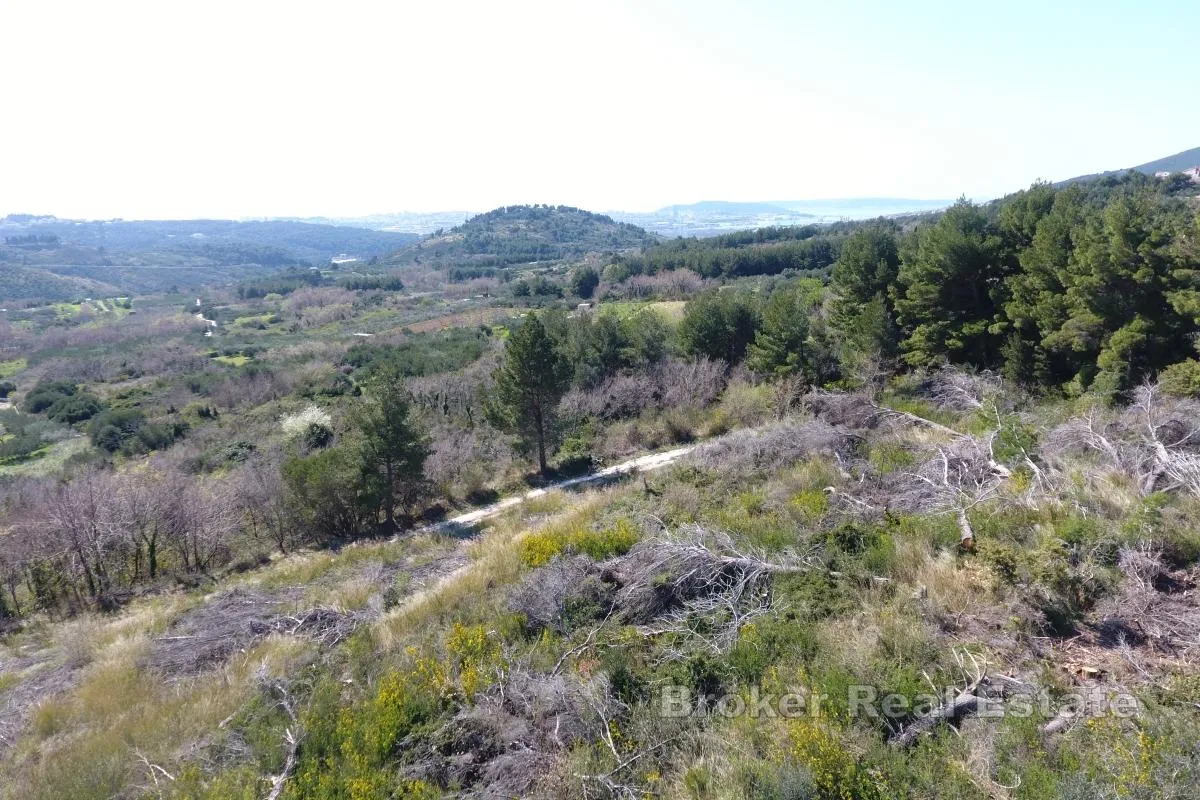 građevno zemljište na klisu sa panoramskim pogledom - slika 1