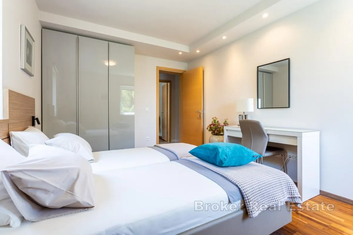 ekskluzivan apartman na vrlo atraktivnoj lokaciji - slika 17