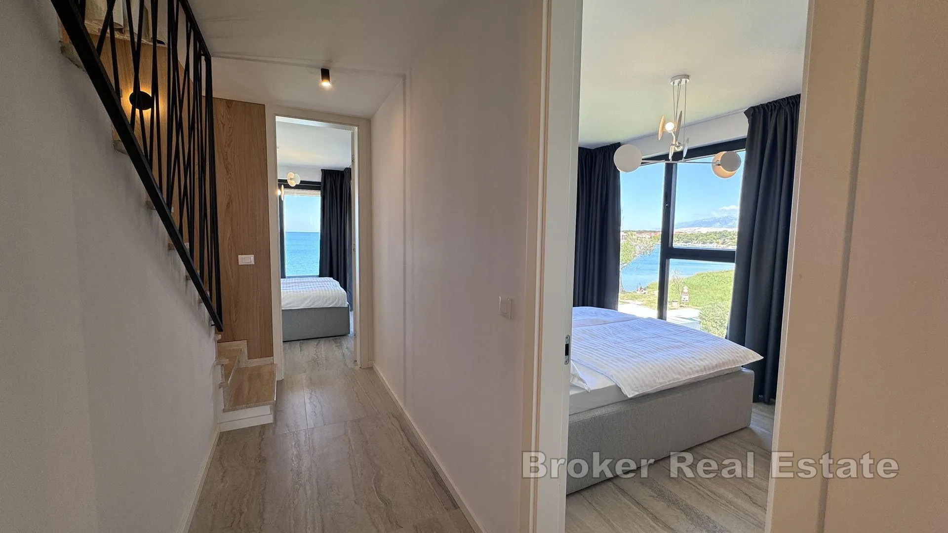 luksuzan penthouse u prvom redu do mora - slika 9