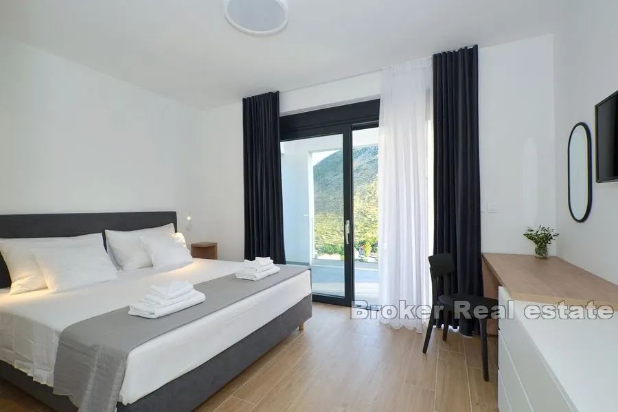 luksuzna vila s bazenom - slika 9