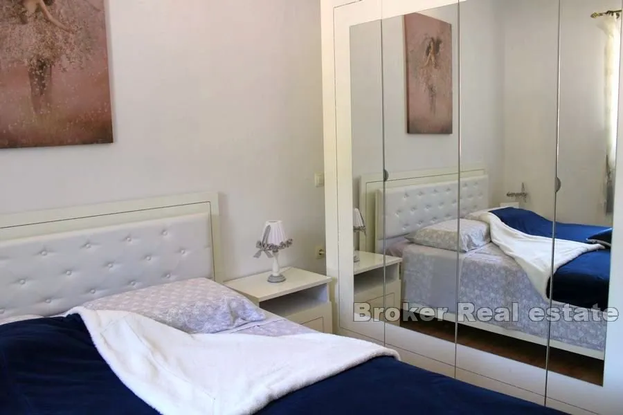moderna kuća s bazenom u blizini splita - slika 11