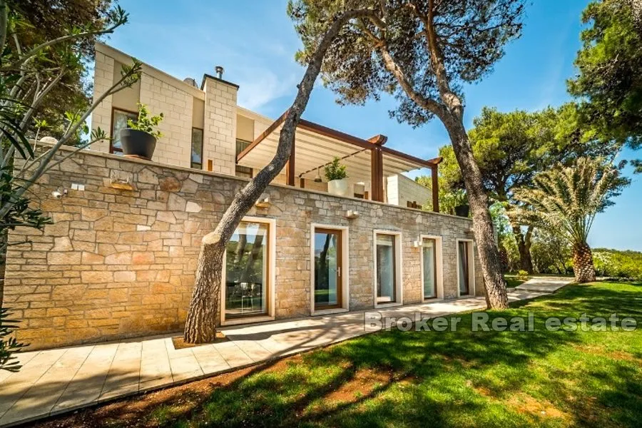 jedinstvena vila s bazenom - slika 3