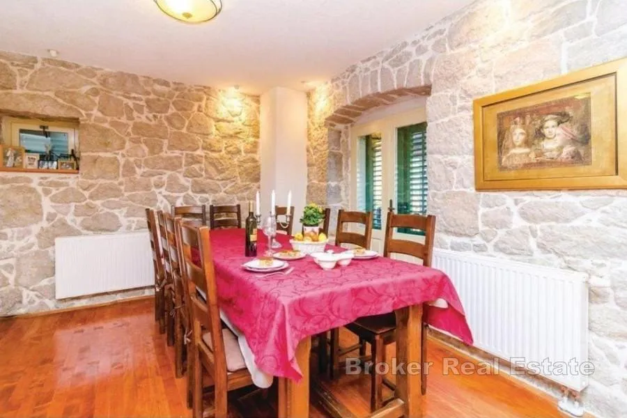 kamena vila s bazenom okružena prirodom i privatnošću - slika 7