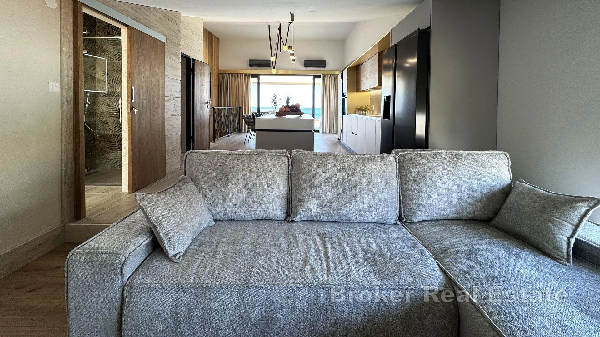 luksuzan penthouse u prvom redu do mora - slika 3