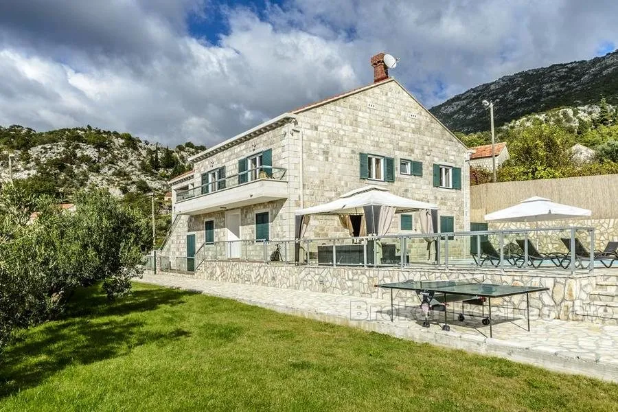 luksuzna kamena villa za najam - slika 4