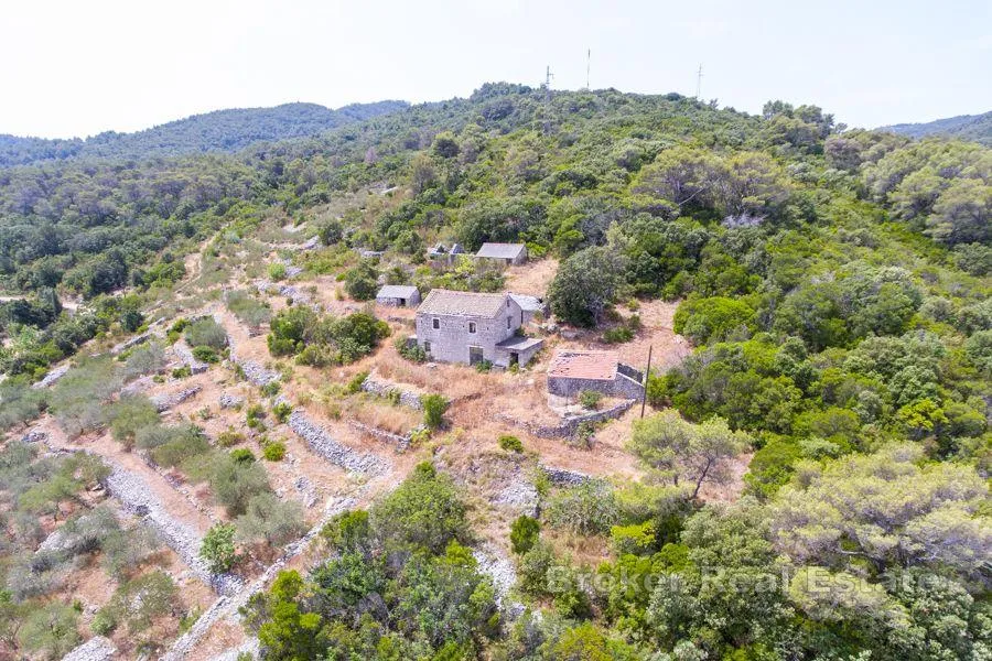 imanje sa starim kamenim kućama - slika 2