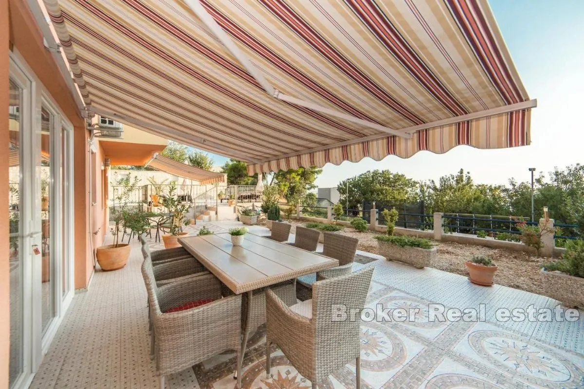 apartmanska kuća s bazenom - slika 3