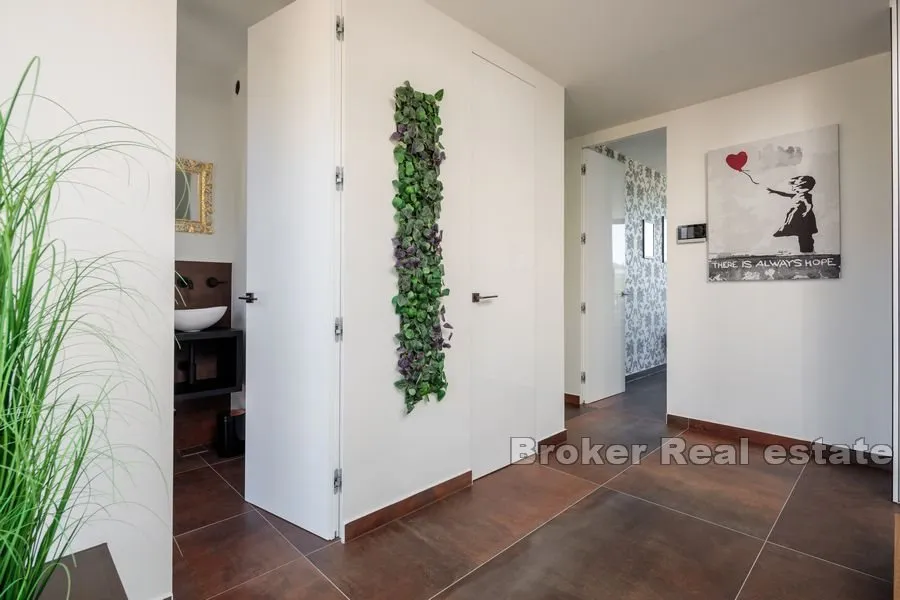 novoizgrađena moderna vila sa bazenom - slika 12