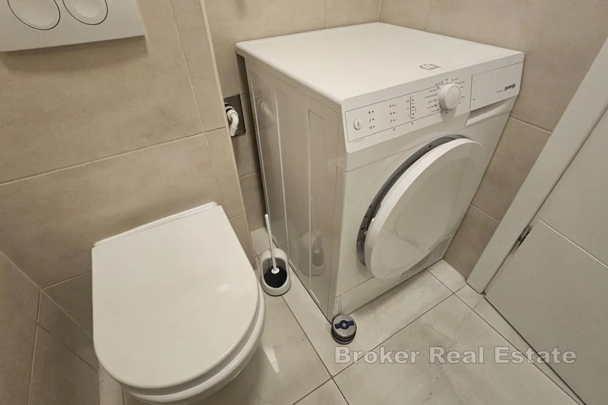 troetažni apartman s bazenom i krovnom terasom - slika 9