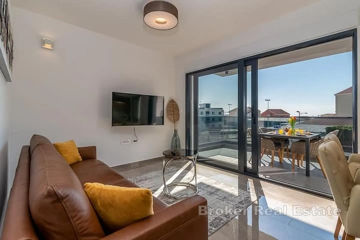 moderan dvosoban apartman s bazenom - slika 2