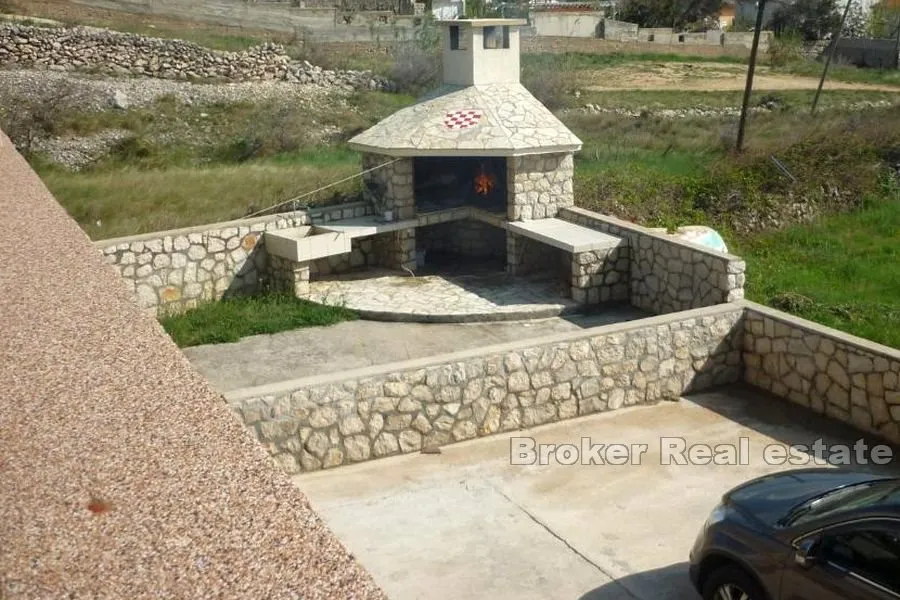 apartmanska kuća u blizini mora - slika 8