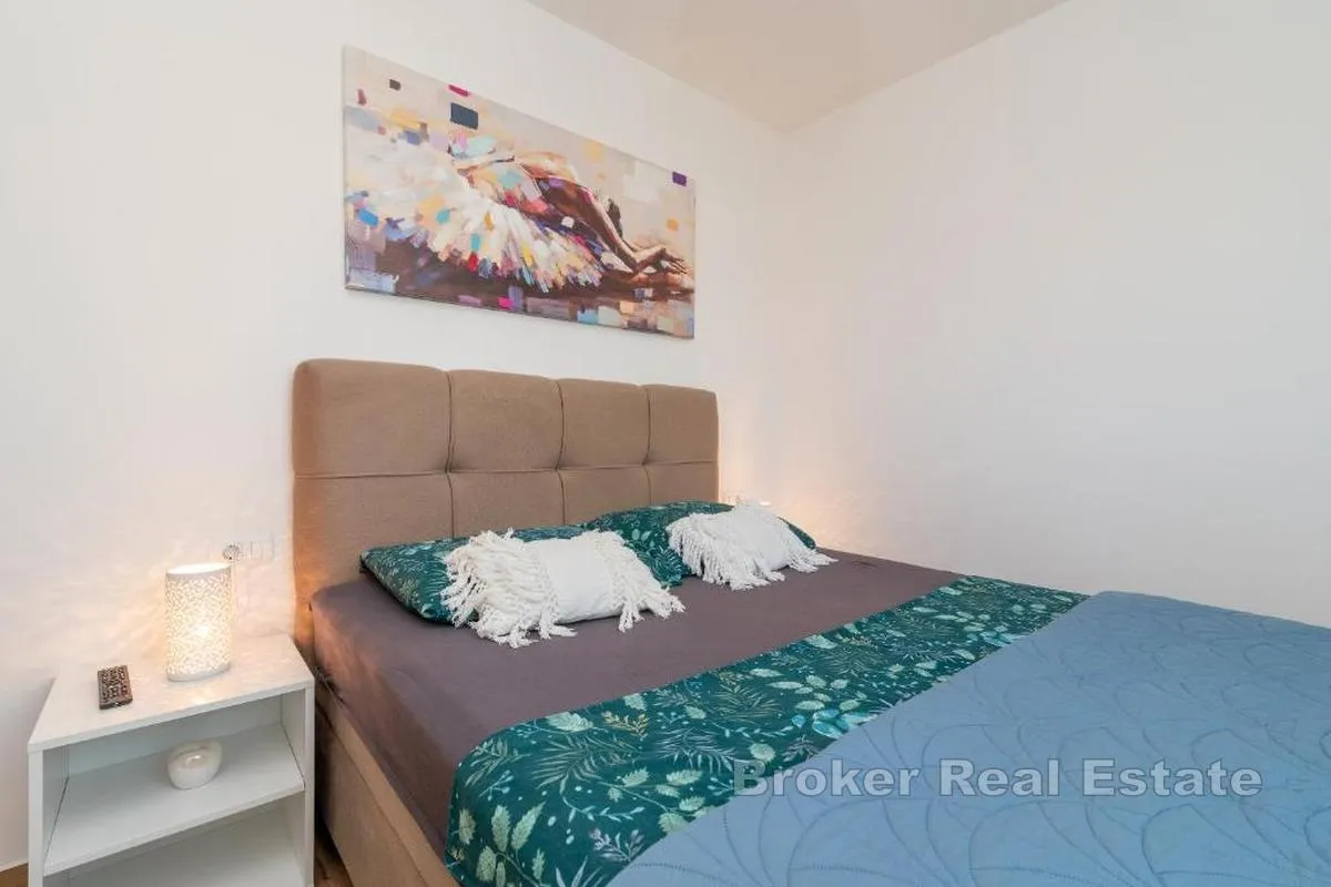 moderan apartman u novogradnji s bazenom - slika 11