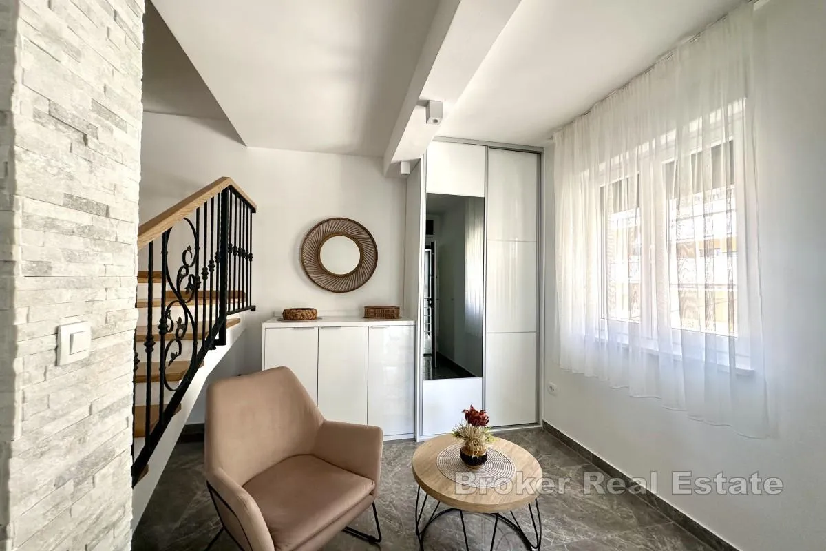 dvoetažni penthouse s pogledom na more - slika 12