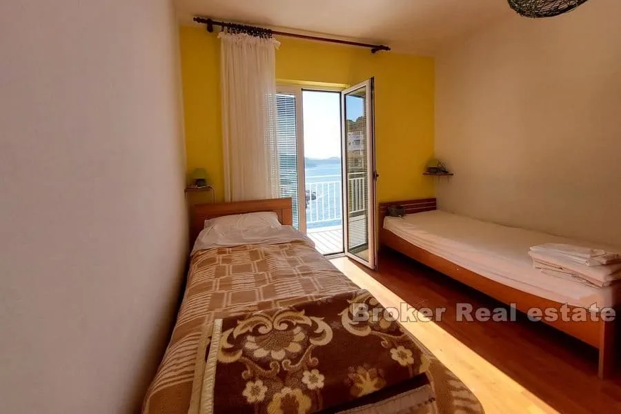 apartmanska kuća u prvom redu do mora - slika 5