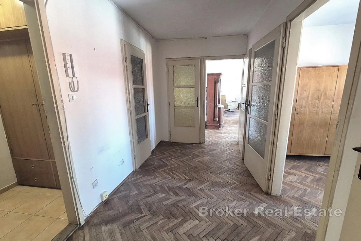 stan za renovaciju na atraktivnoj lokaciji - slika 3
