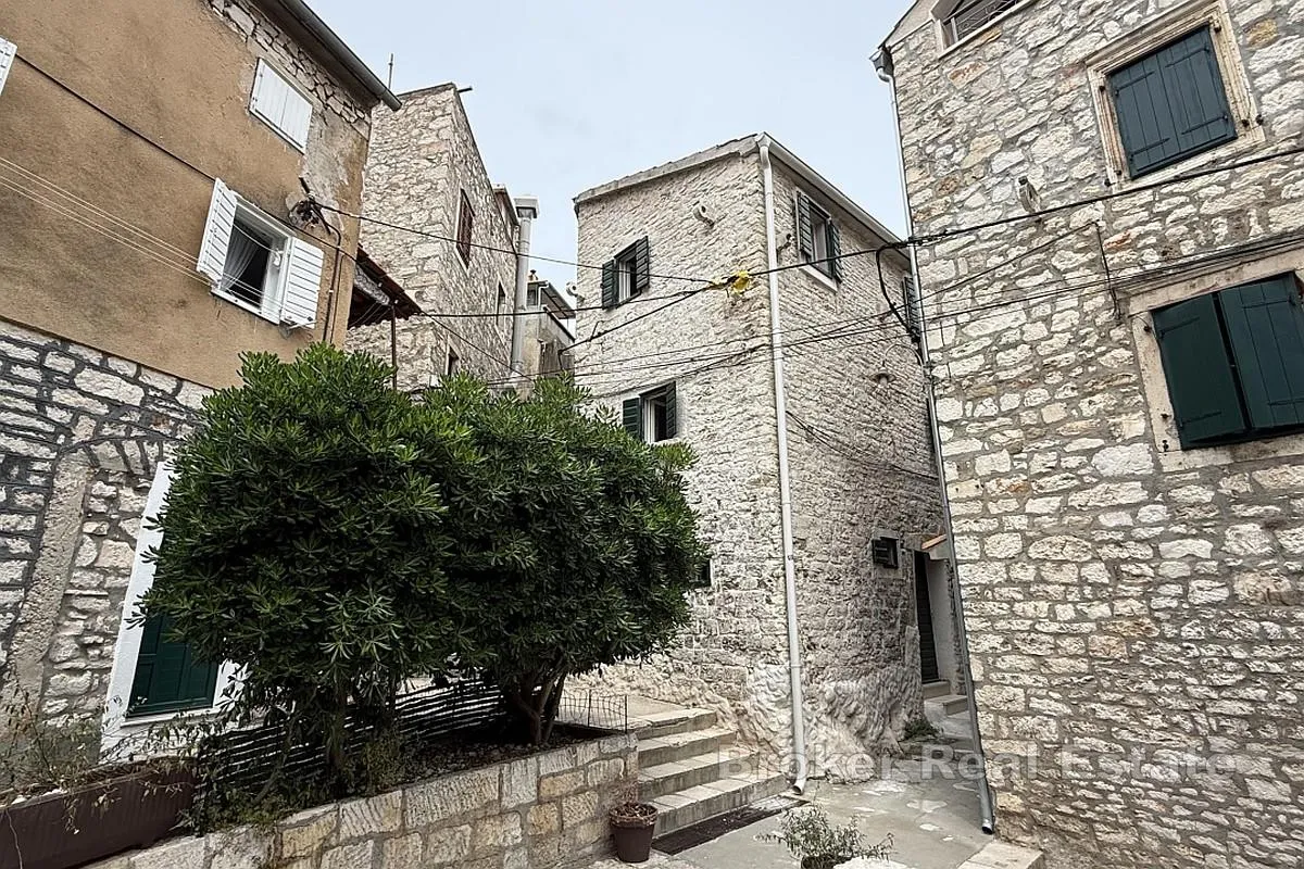 Autentična dalmatinska kamena kuća u povijesnoj jezgri Šibenika - Sibenik, Sibenik