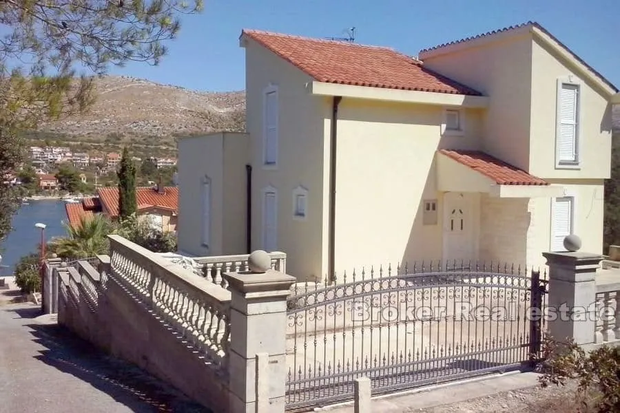 kuća drugi red od mora - slika 14