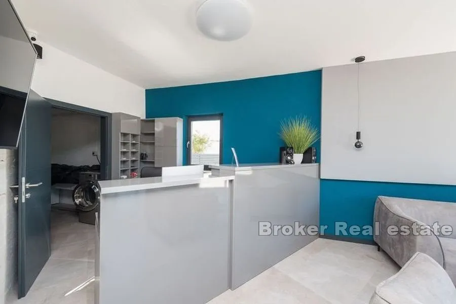 atraktivan resort s ukupno 9 vila s bazenom - slika 11