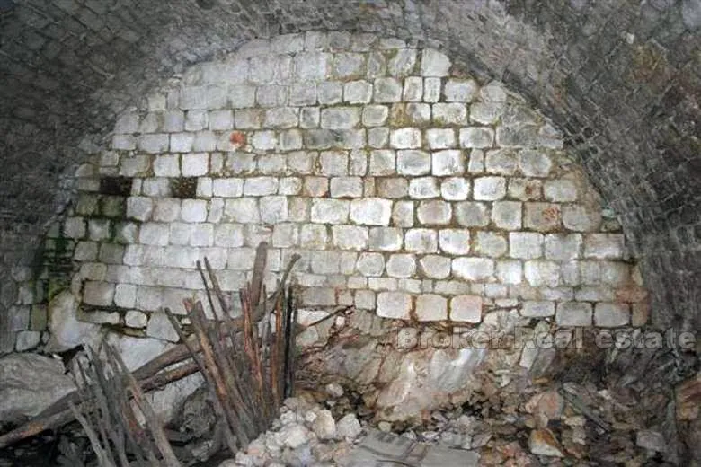 ruševna kamena kuća, na prodaju - slika 9