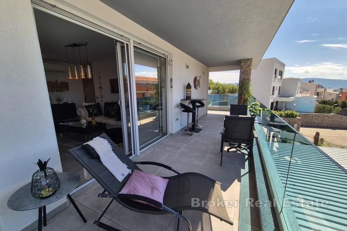 apartman s bazenom i pogledom na more - slika 6