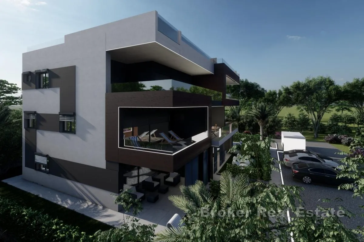 penthouse s bazenom i krovnom terasom uz more - slika 9