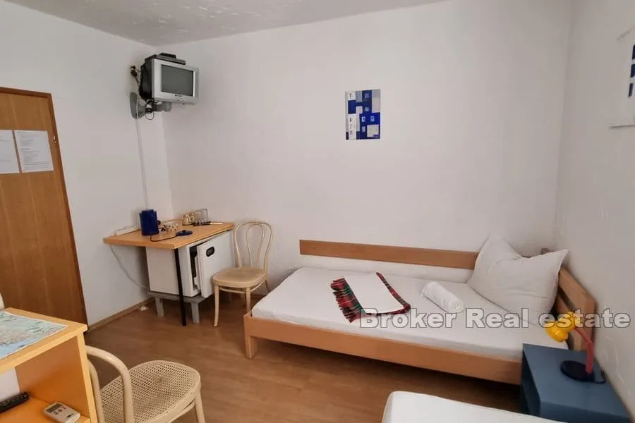 apartmanska kuća blizu plaže i centra - slika 7