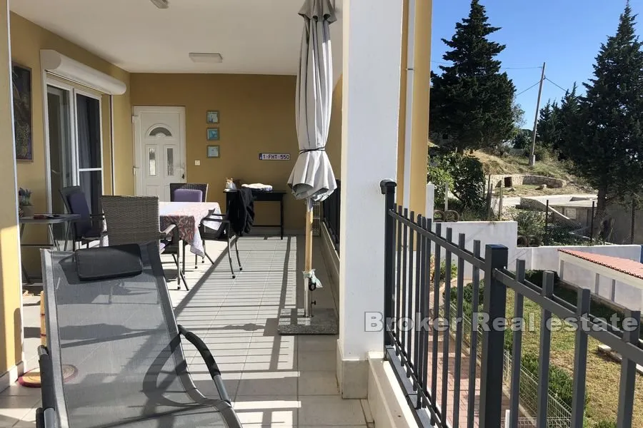 novouređeni apartman s pogledom na more - slika 11