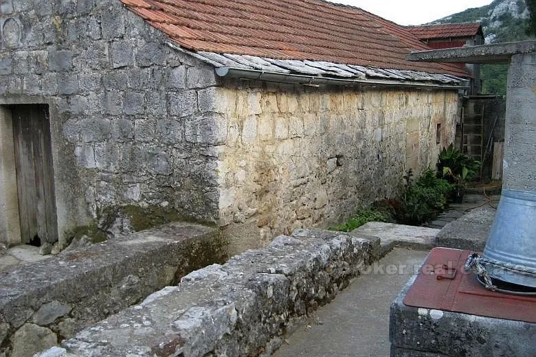 kuća sa 168 m2 stambenog prostora, na prodaju - slika 2