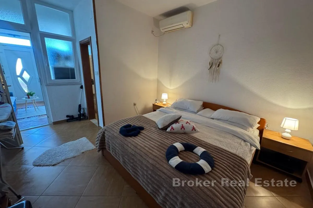 kuća s dva apartmana na mirnoj lokaciji - slika 10