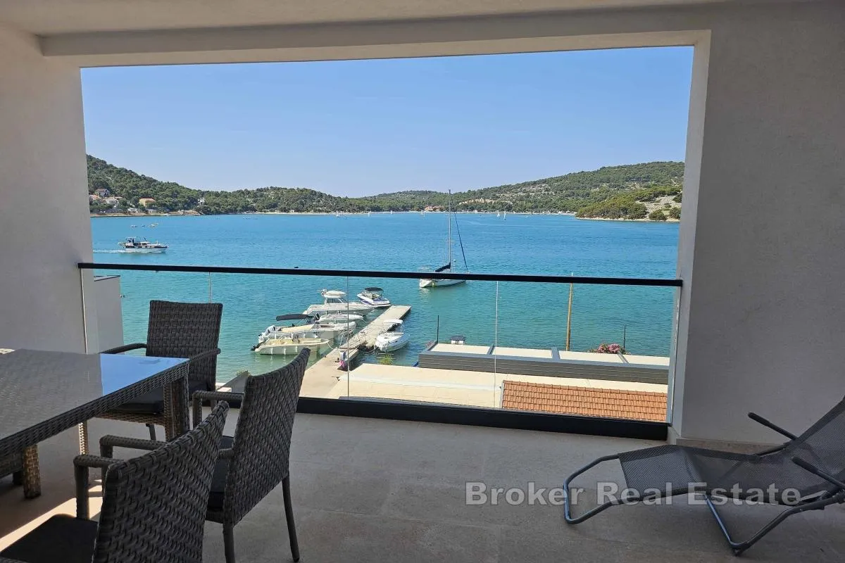trosobni apartman s pogledom na more - slika 2