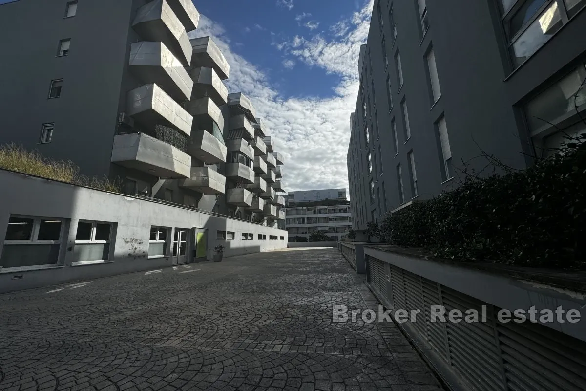 prostran trosoban apartman - slika 16