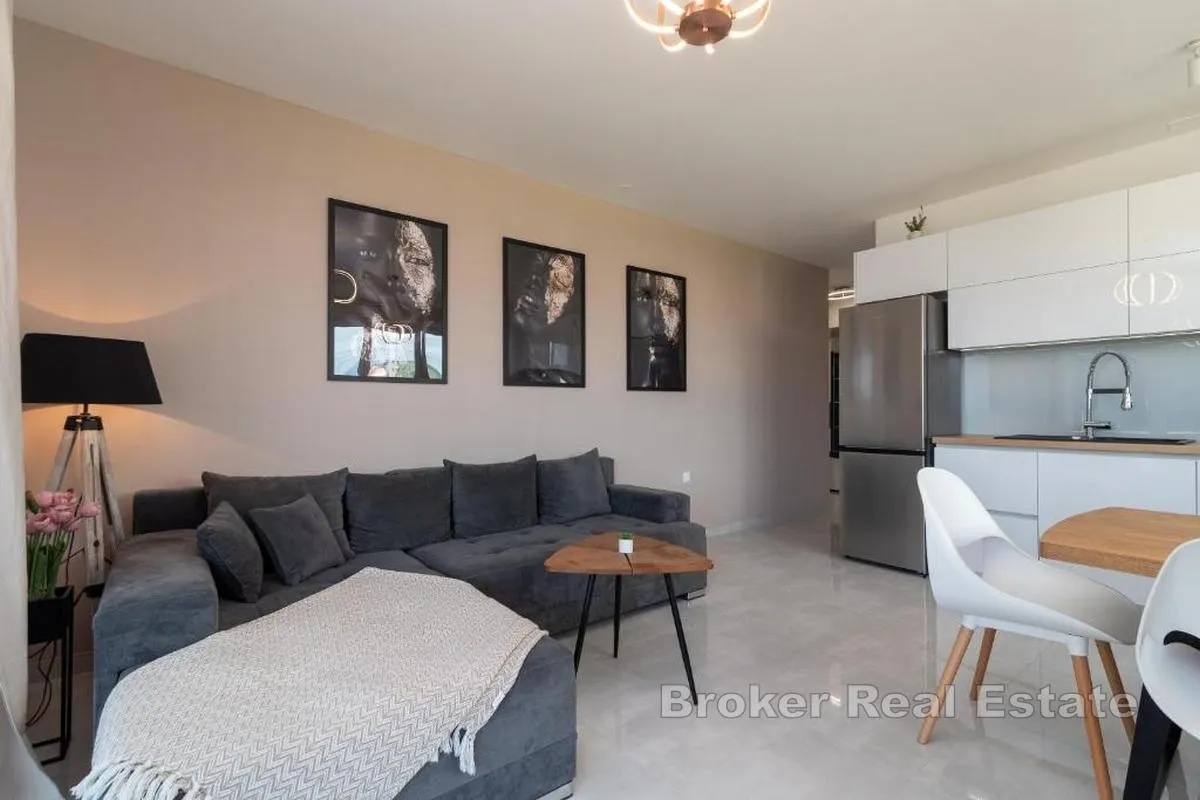 moderan apartman u novogradnji s bazenom - slika 5