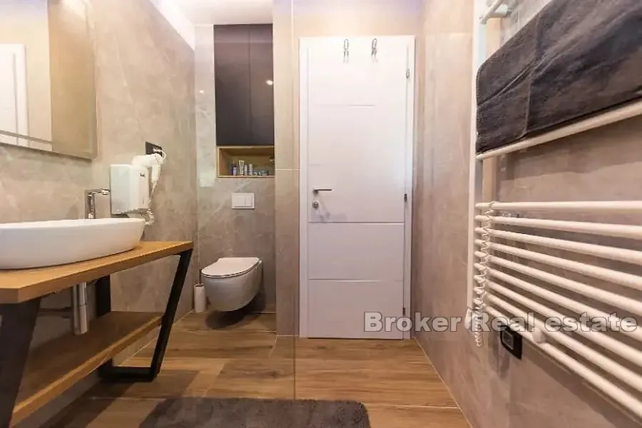 moderan apartman s bazenom - slika 9