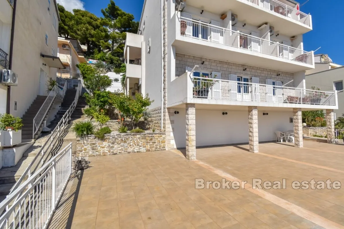 Poslovno apartmanska kuca sa prekrasnim pogledom i blizinom mora - Makarska