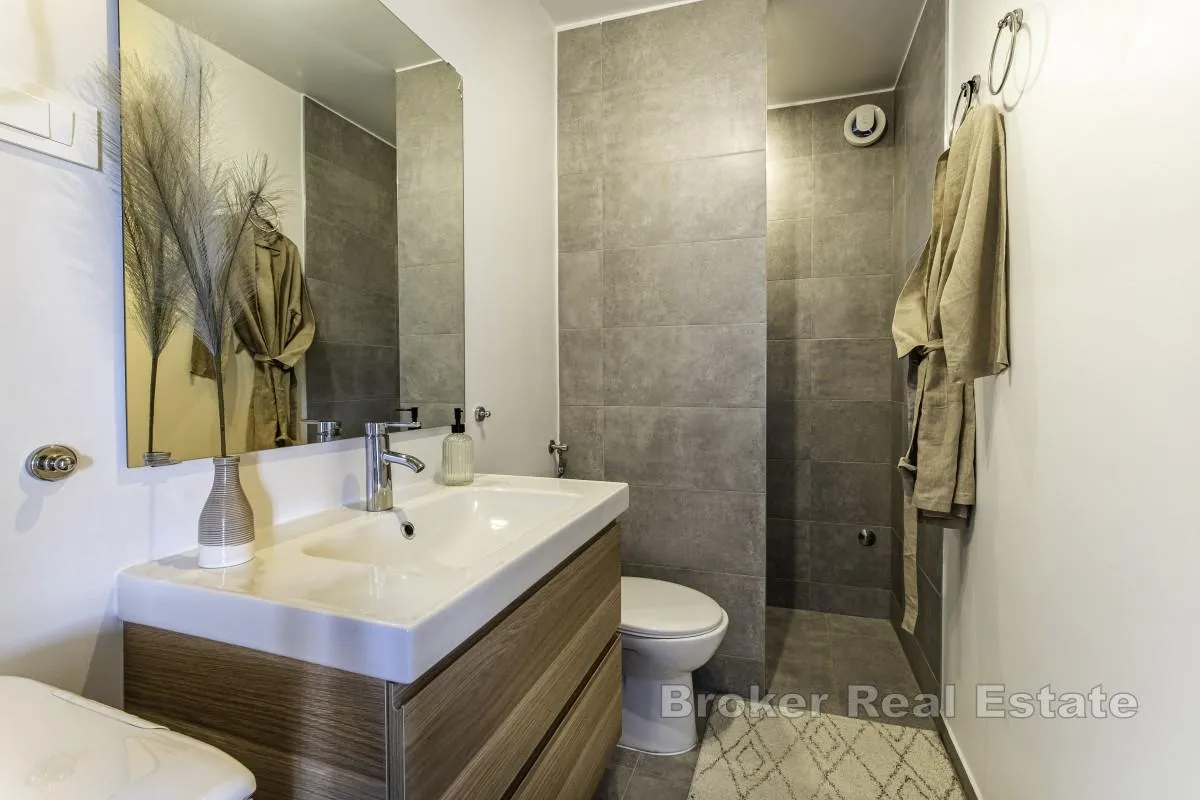 penthouse s terasom i pogledom na more - slika 11