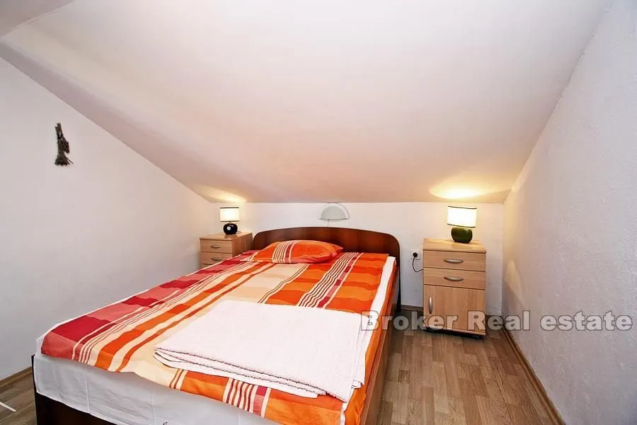 dvojna kuća s tri apartmana - slika 8