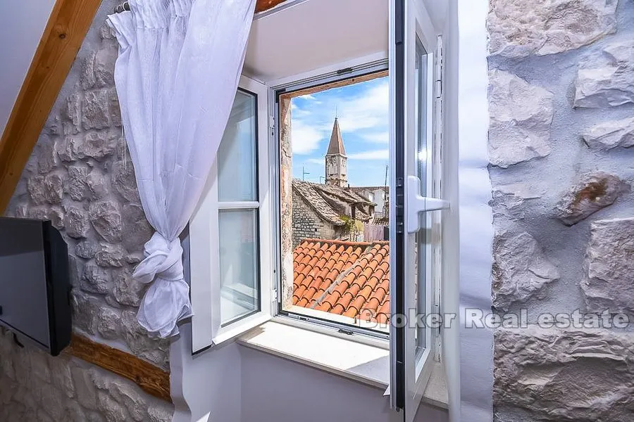 renovirana kamena kuća, na prodaju - slika 3