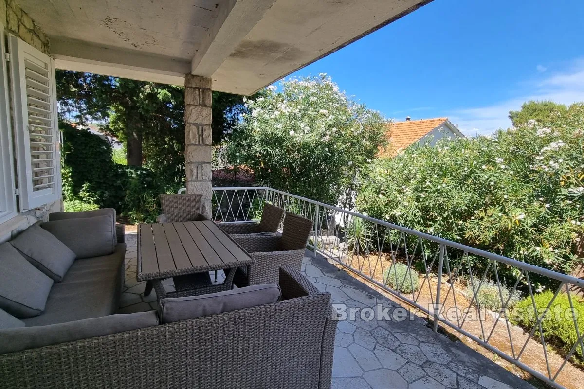 kuća s vrtom i pogledom na more - slika 5
