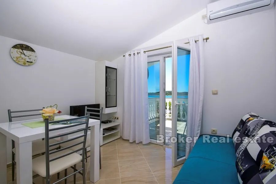 apartmanska kuća, prvi red do mora - slika 4