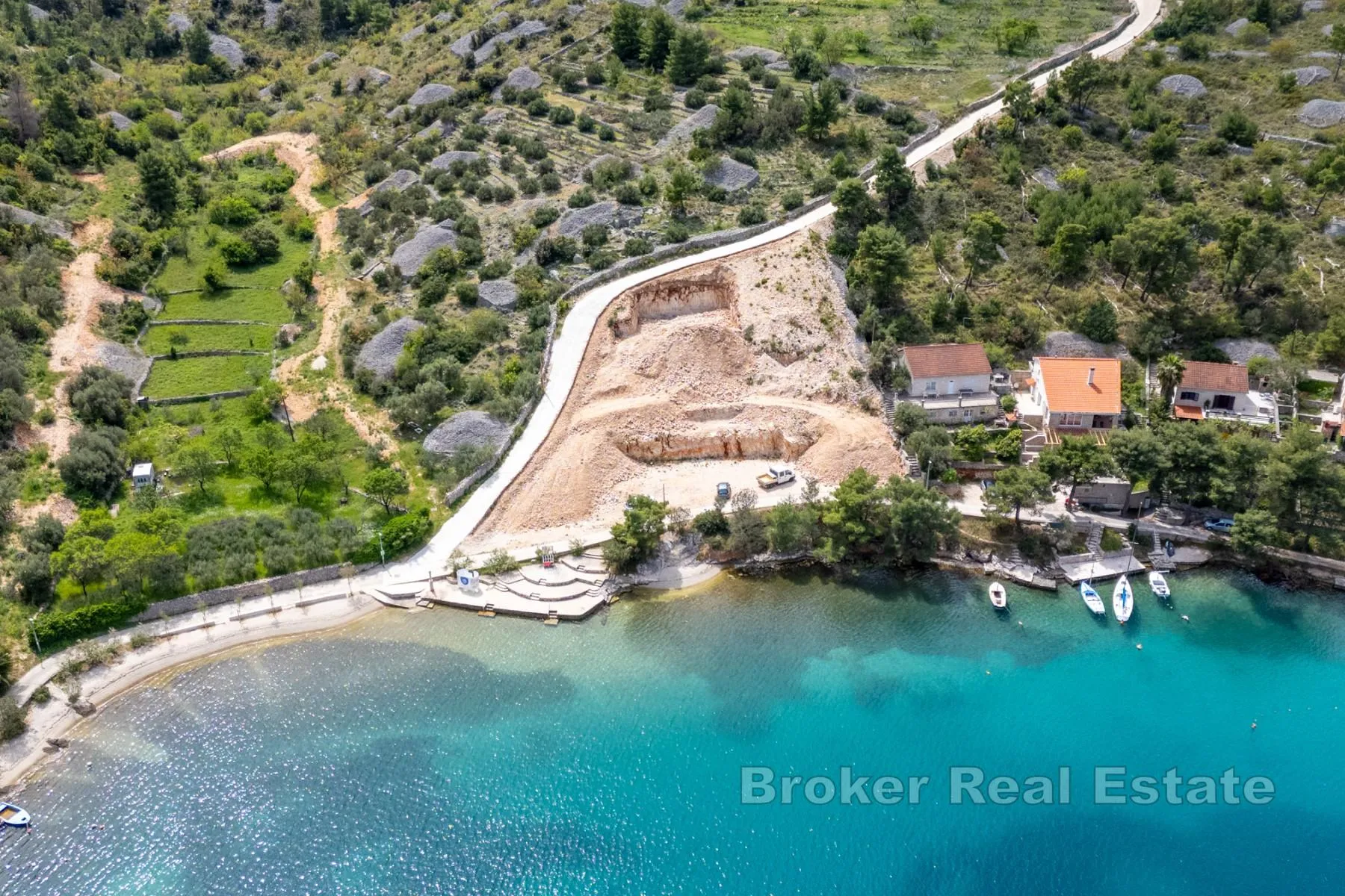 Građevinsko zemljište uz more - premium lokacija - Brač, Brač