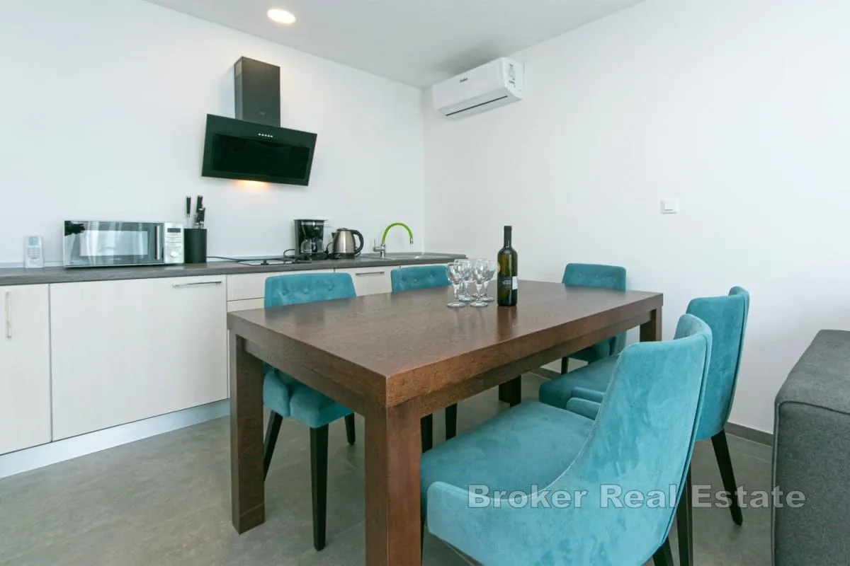 dvosoban apartman s pogledom na more - slika 5