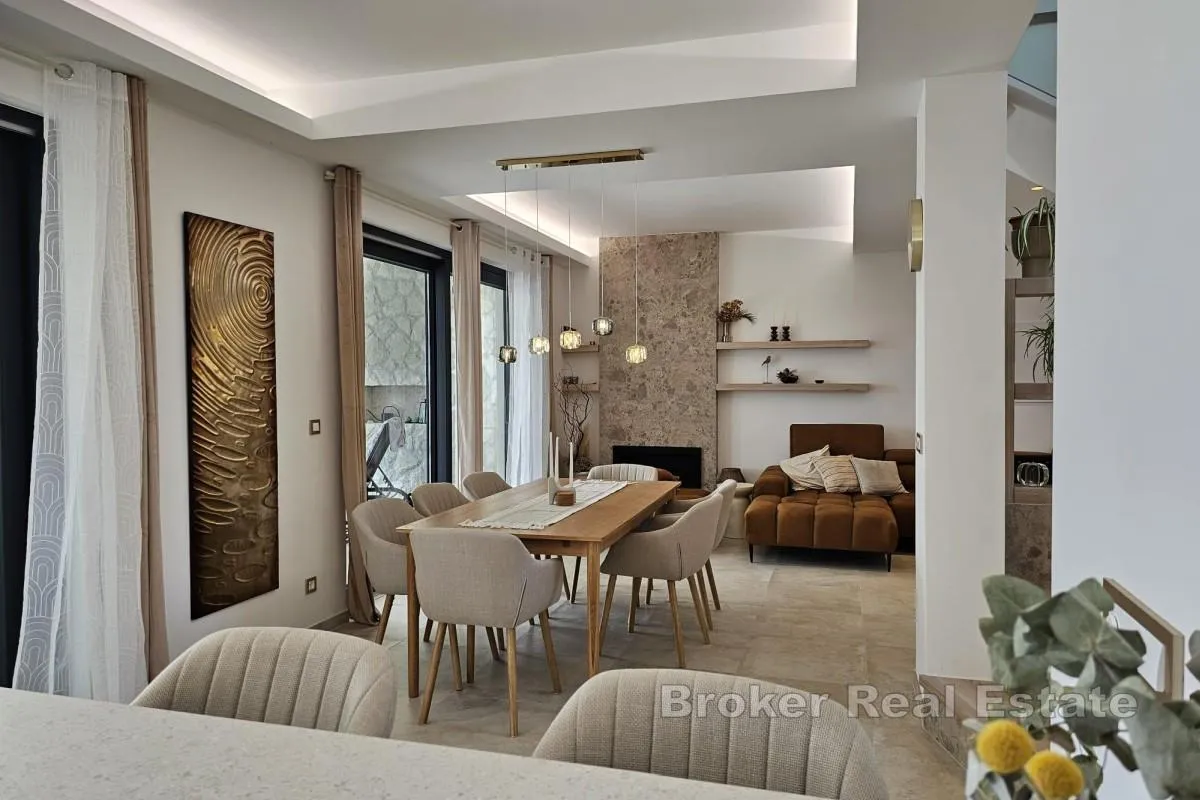 moderna vila s bazenom na mirnoj lokaciji - slika 6