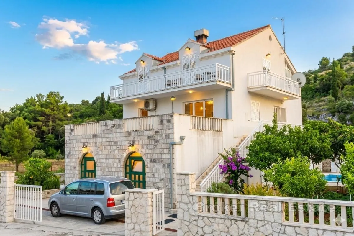 kuća s dodatnim objektom i vrtom - slika 12