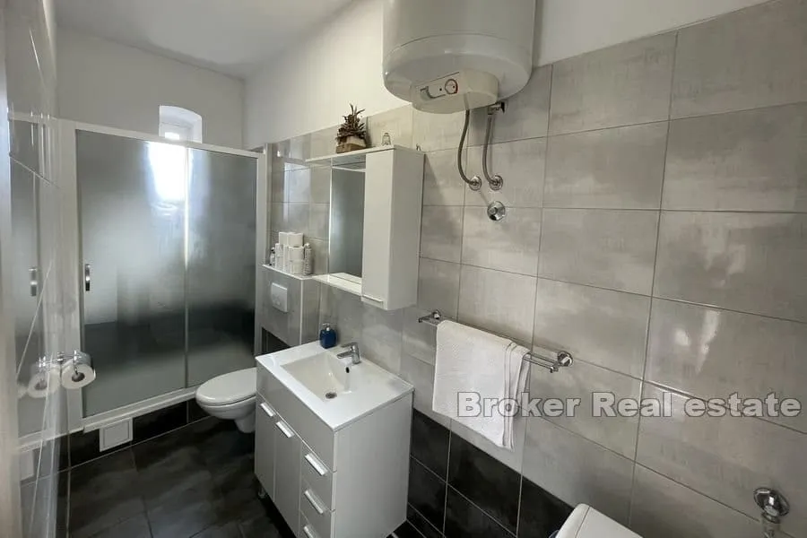 bačvice, komforan dvosoban apartman - slika 12