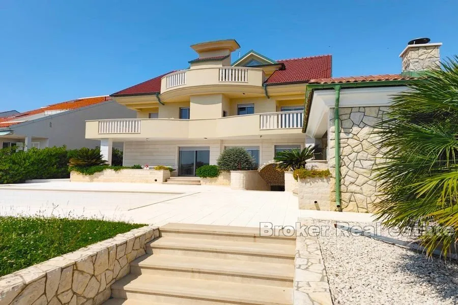 apartman prvi red uz more - slika 3