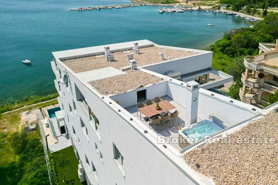 apartmani prvi red do mora - slika 1