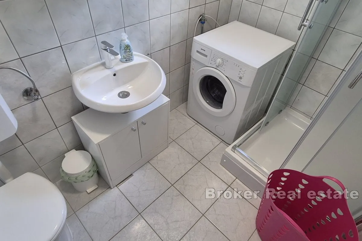 jednosobni renovirani stan s pogledom na more - slika 6