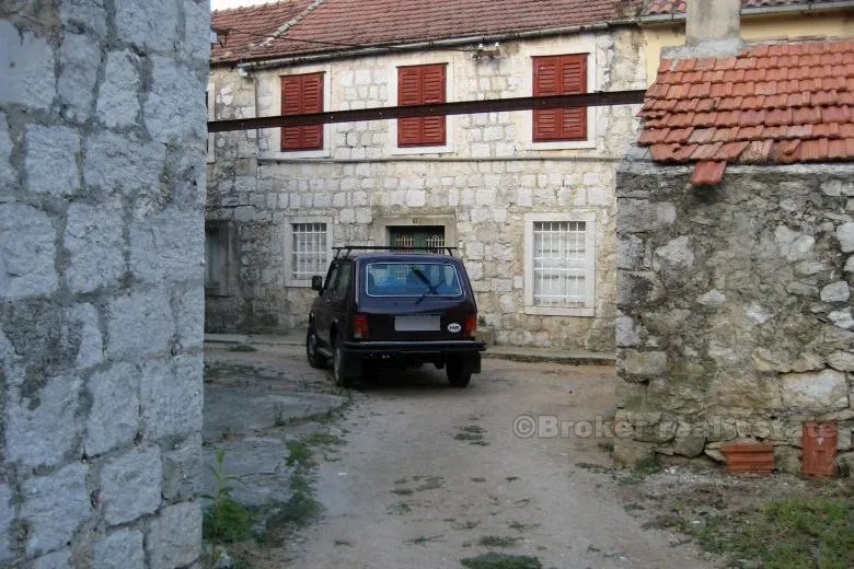 kuća sa 168 m2 stambenog prostora, na prodaju - slika 3